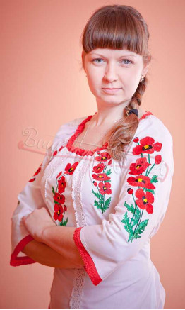 Женская вышиванка с вышивкой гладью 3111