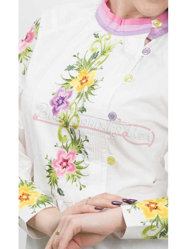 Blouse with satin stitch embroidery 7303