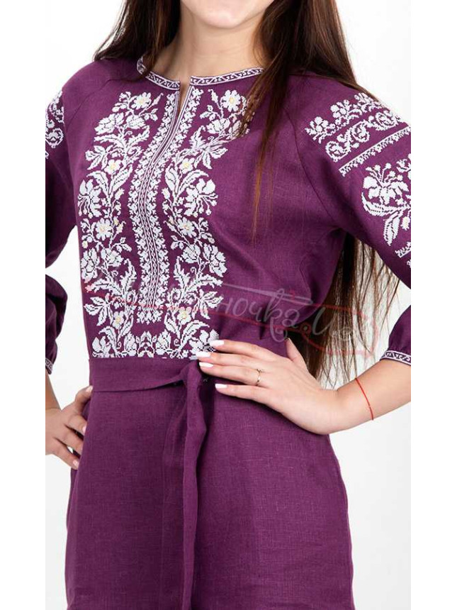 Dress embroidered with Sokal pattern 4600