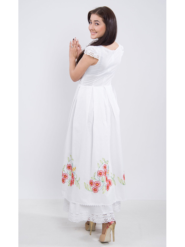 White dress with embroidery 7218 size 104 fabric Linen