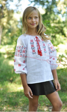 Children's shirt with red and black embroidery Д074