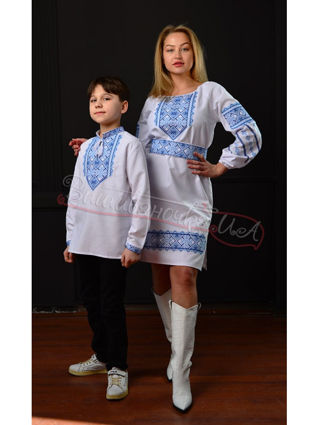 Embroidered set with light blue pattern 7362