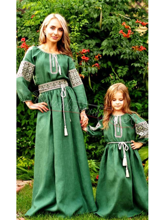 Embroidered set dresses for mother and daughter П167