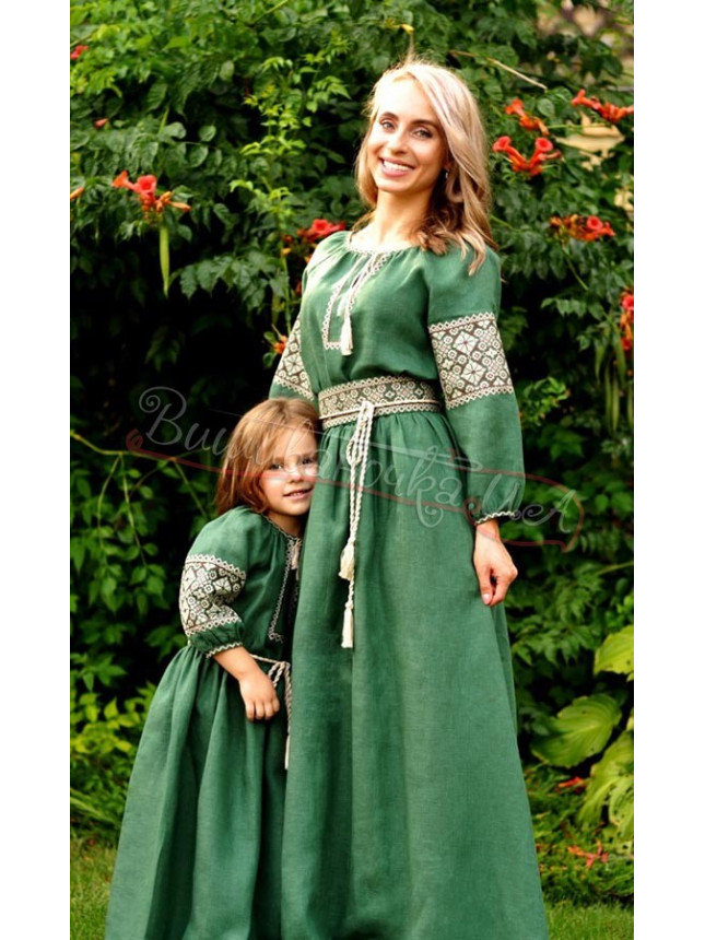 Embroidered set dresses for mother and daughter П167