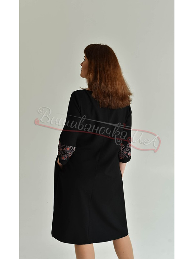 Чорна вишита сукня 4586