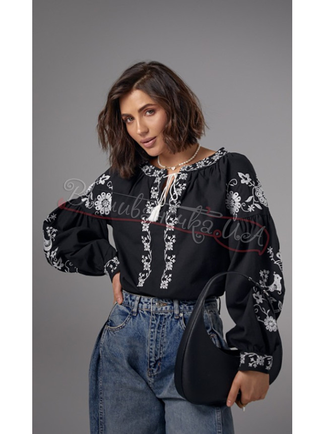 Women's shirt with satin stitch embroidery 5444