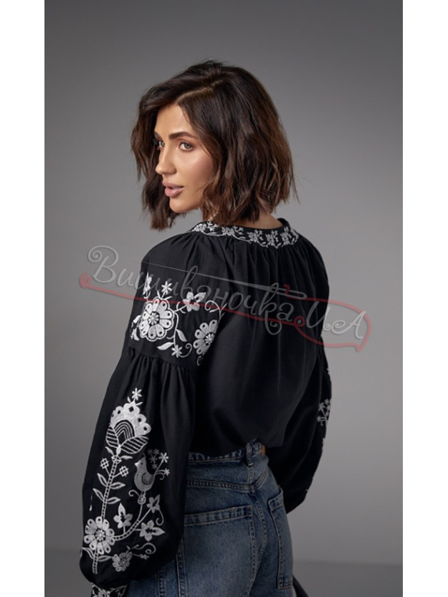 Women's shirt with satin stitch embroidery 5444