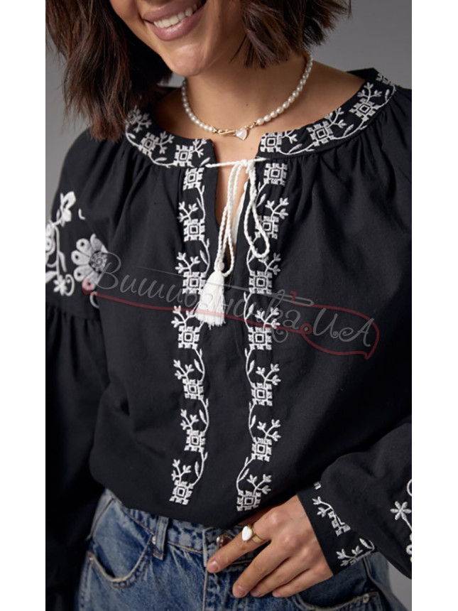 Women's shirt with satin stitch embroidery 5444