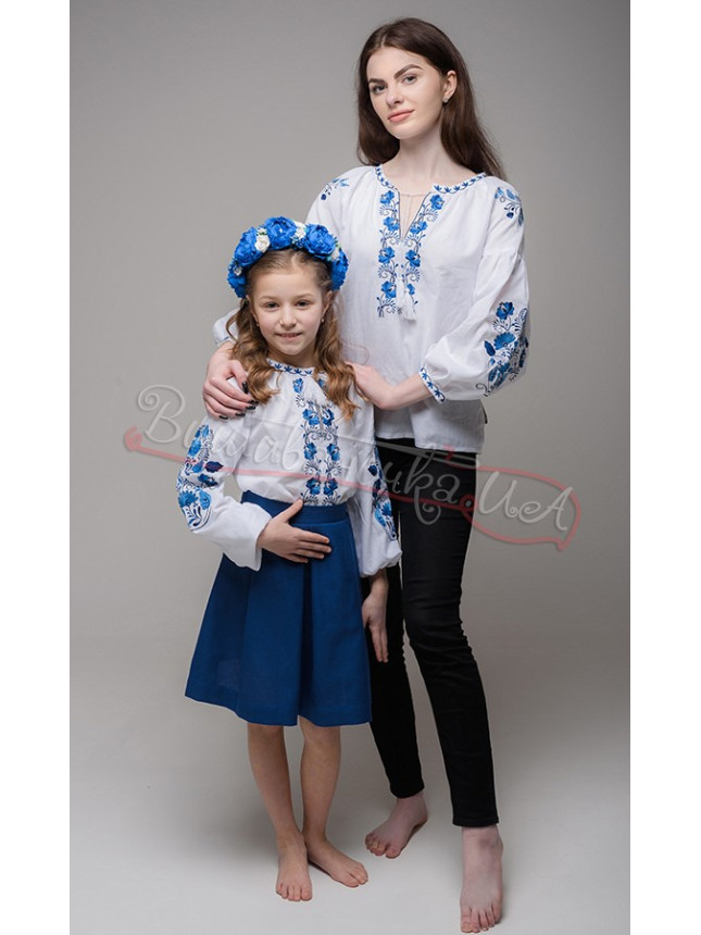 Blouse for a girl with satin stitch embroidery 919-3