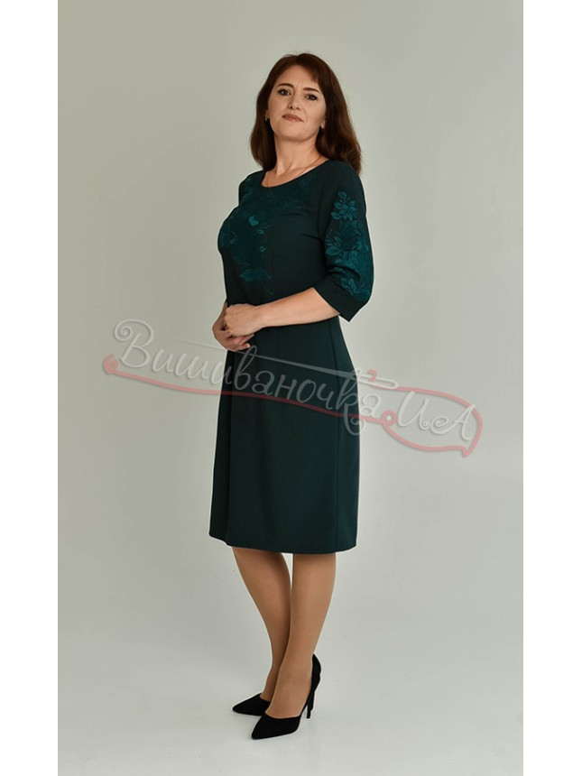 Green dress with embroidery 4573