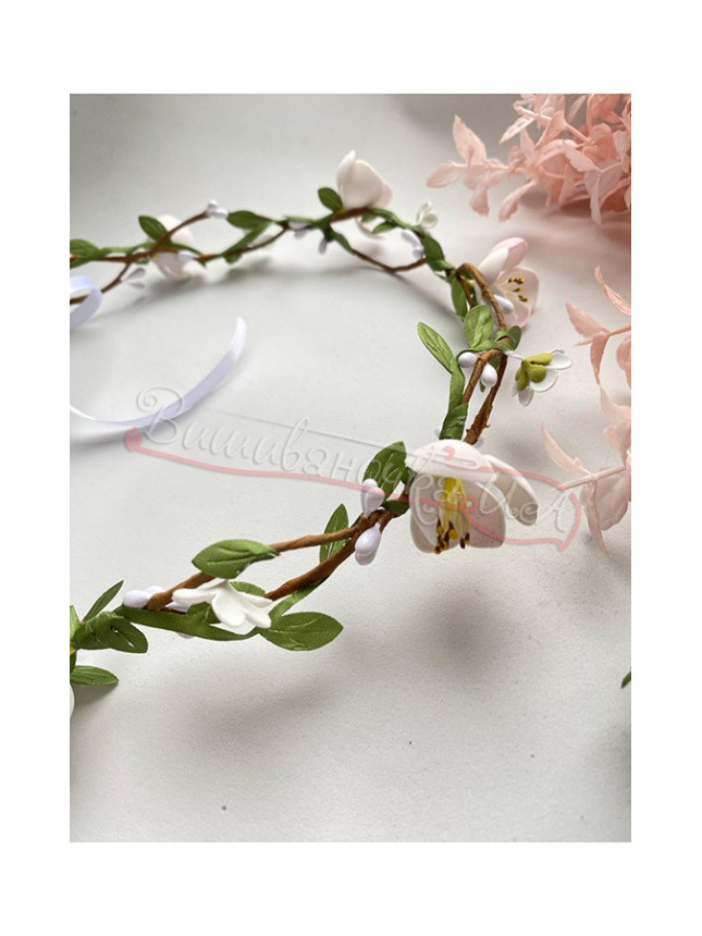 Delicate flower crown of flowers В68