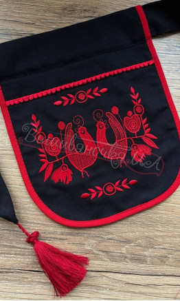 Ladunka pendant with red embroidery Л02