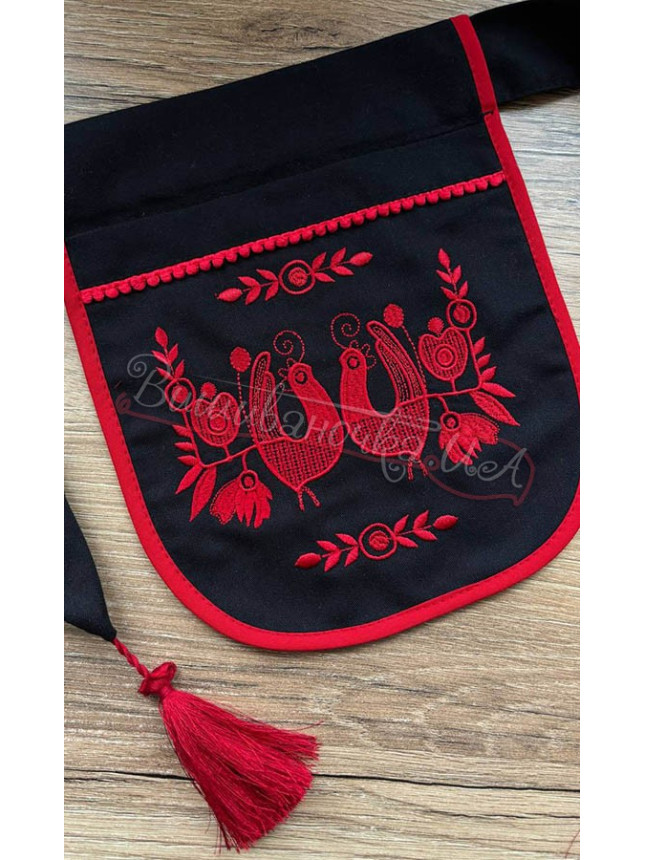 Ladunka pendant with red embroidery Л02