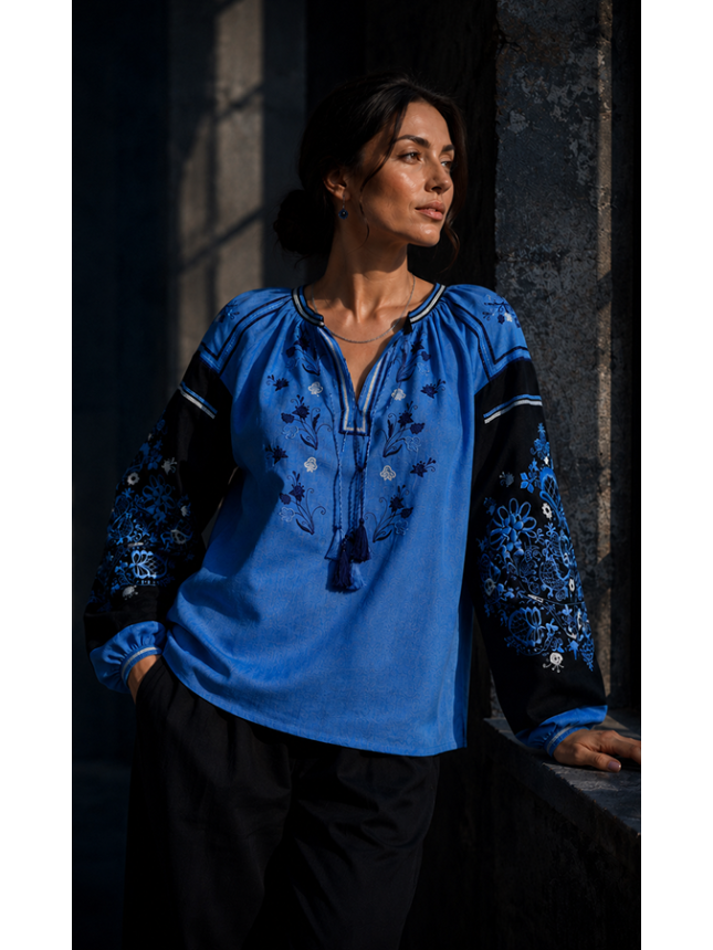 Women's blouse with embroidered ornament 7252