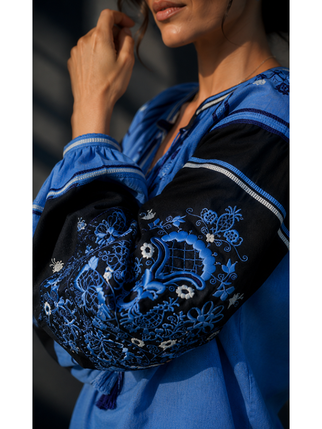 Women's blouse with embroidered ornament 7252