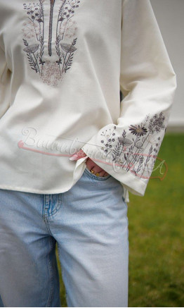Women's blouse with embroidery 559-2