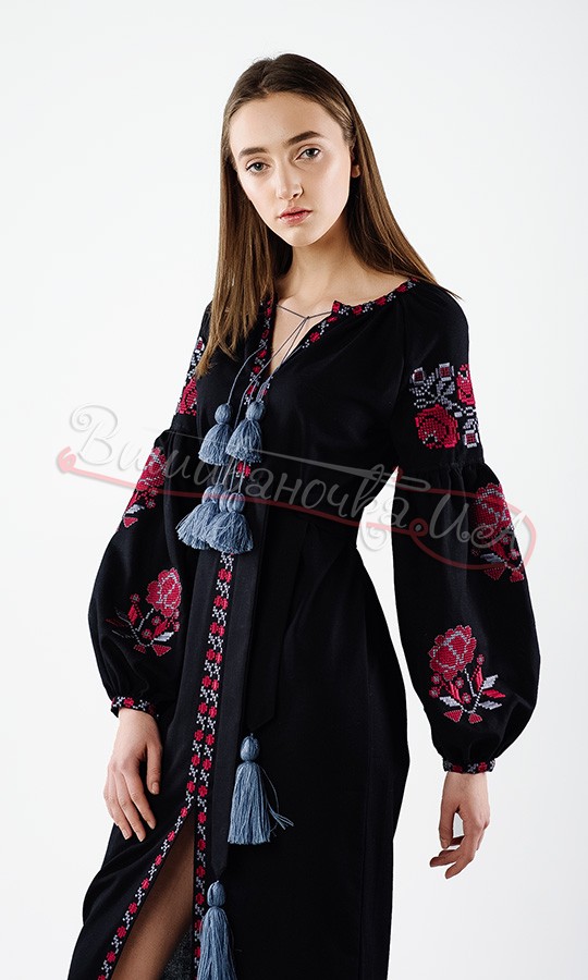 Чорне плаття з традиційним квітковим узором НК02 - фото 2 vishivano4ka.com.ua