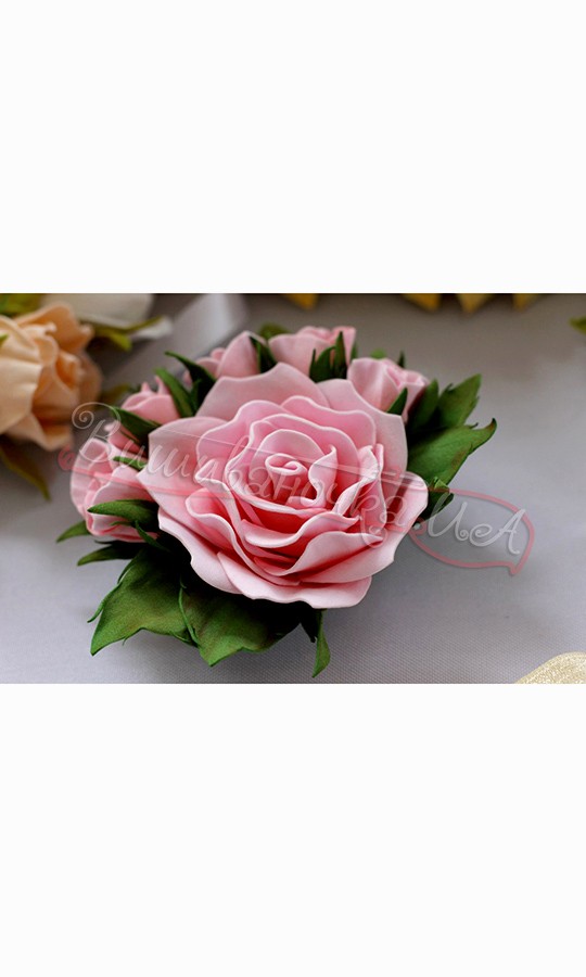 Брошка ручної роботи в ніжно-рожевому кольорі В63 - фото 1 vishivano4ka.com.ua
