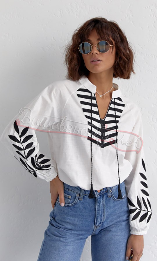 Блуза жіноча з вишивкою гладдю 0116 - фото 1 vishivano4ka.com.ua