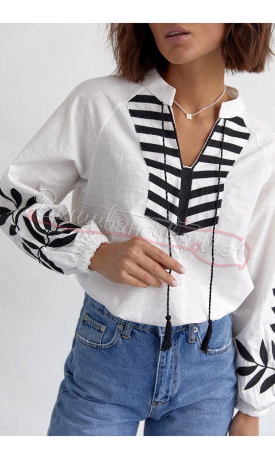 Блуза жіноча з вишивкою гладдю 0116 - фото 2 vishivano4ka.com.ua