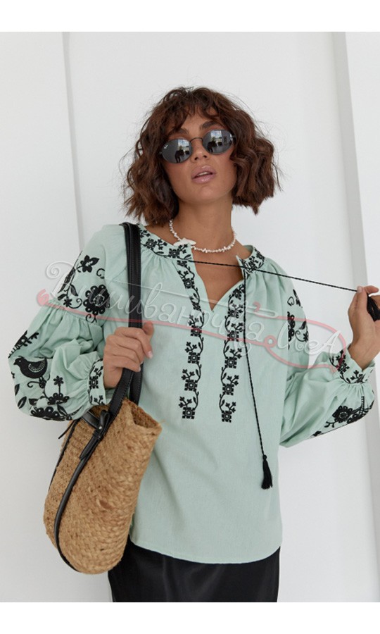 Жіноча блуза з вишивкою гладдю 0122 - фото 1 vishivano4ka.com.ua