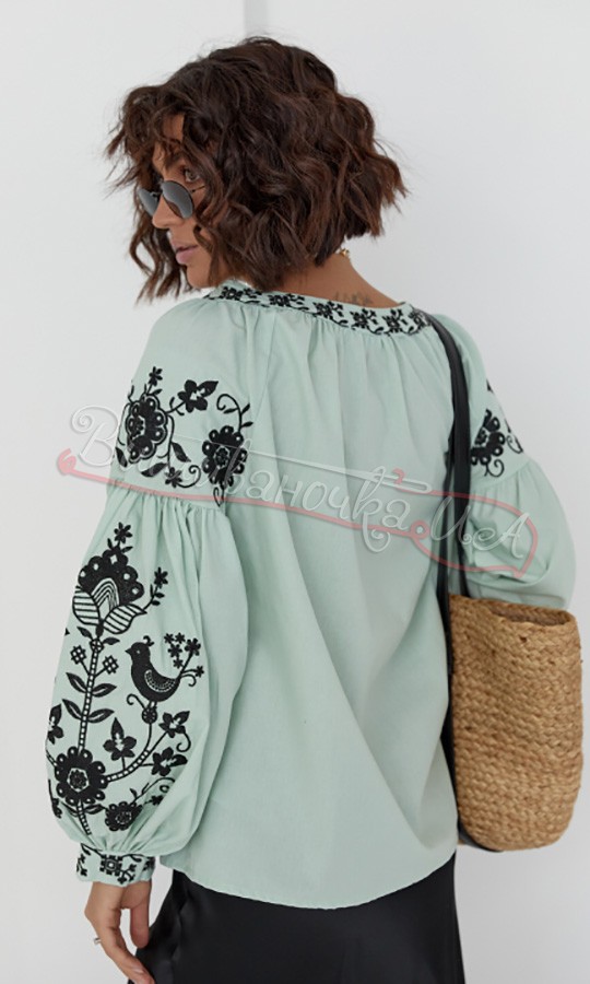 Жіноча блуза з вишивкою гладдю 0122 - фото 2 vishivano4ka.com.ua
