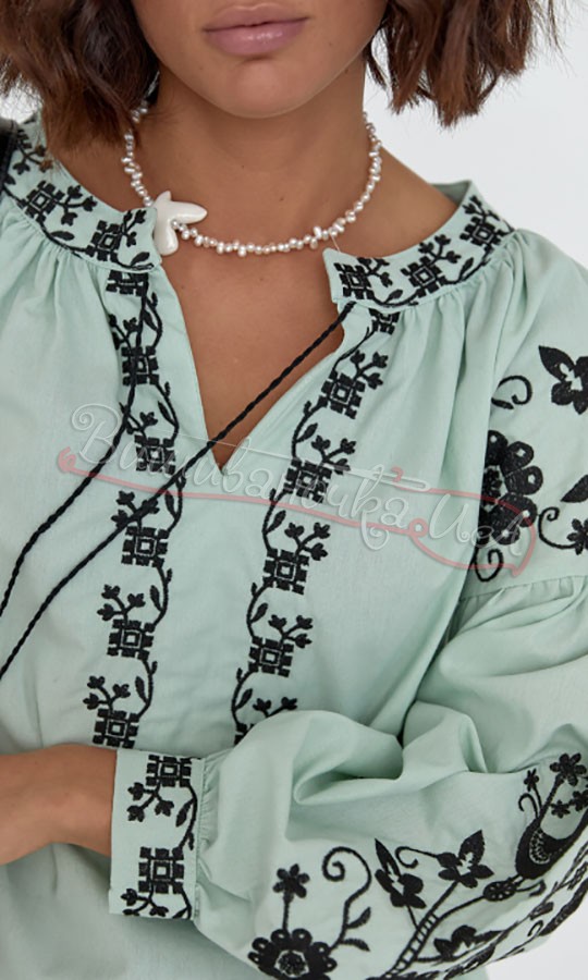 Жіноча блуза з вишивкою гладдю 0122 - фото 3 vishivano4ka.com.ua