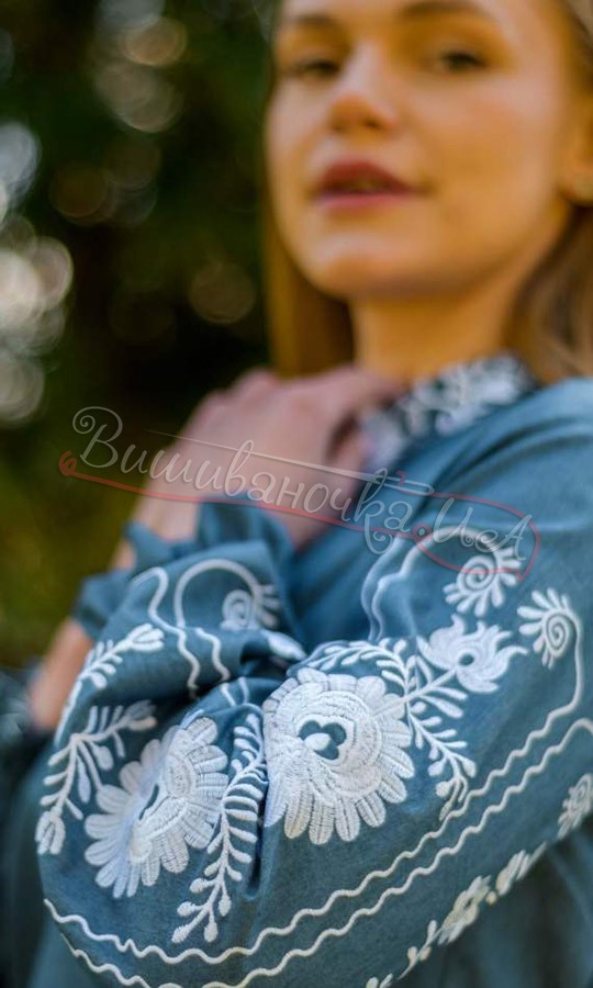 Жіноча блузка з вишивкою гладдю 4628 - фото 3 vishivano4ka.com.ua