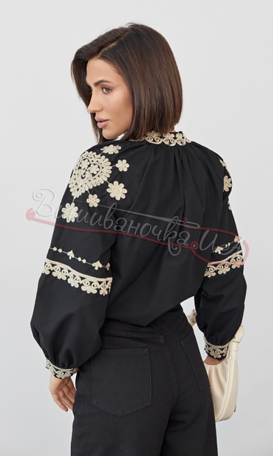 Жіноча сорочка, вишивка гладдю 15395 - фото 2 vishivano4ka.com.ua