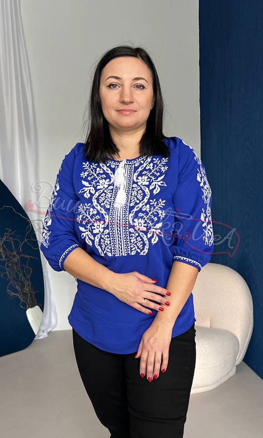 Блуза з вишивкою кольору електрик 1029 - фото 1 vishivano4ka.com.ua