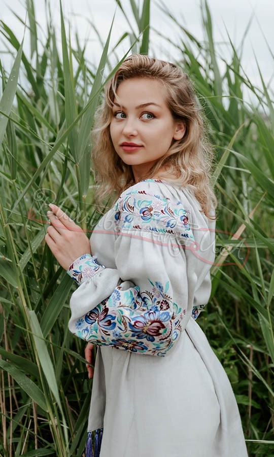 Сіра довга сукня з вишивкою 4550 - фото 3 vishivano4ka.com.ua