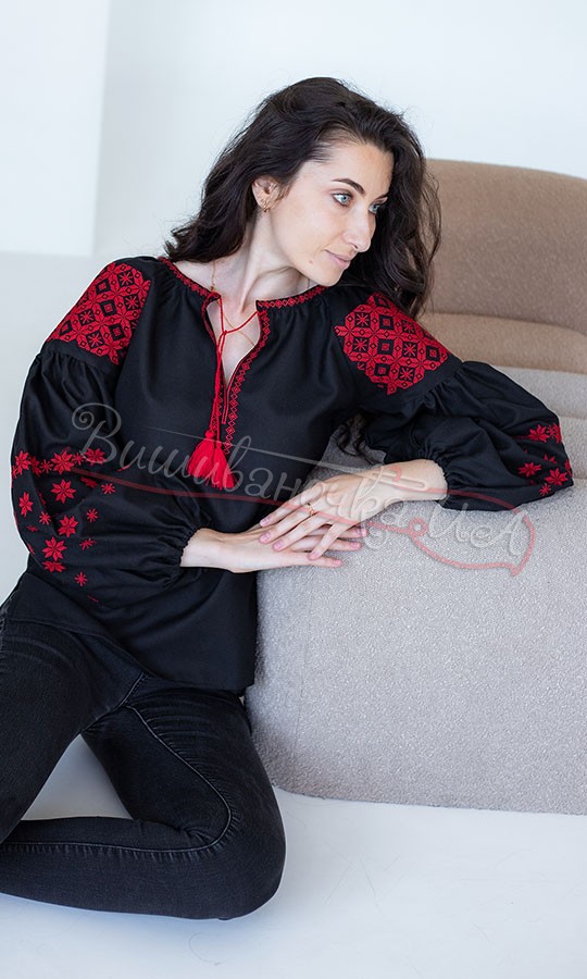 Жіноча чорна блуза з вишивкою 235-2 - фото 4 vishivano4ka.com.ua