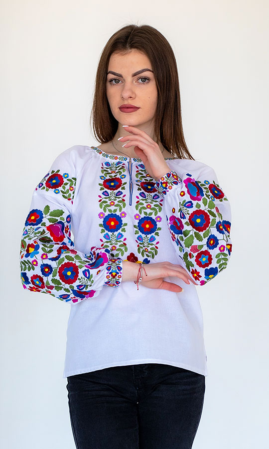 Жіноча вишиванка - фото vishivano4ka.com.ua Стильна жіноча вишиванка від українського виробника
